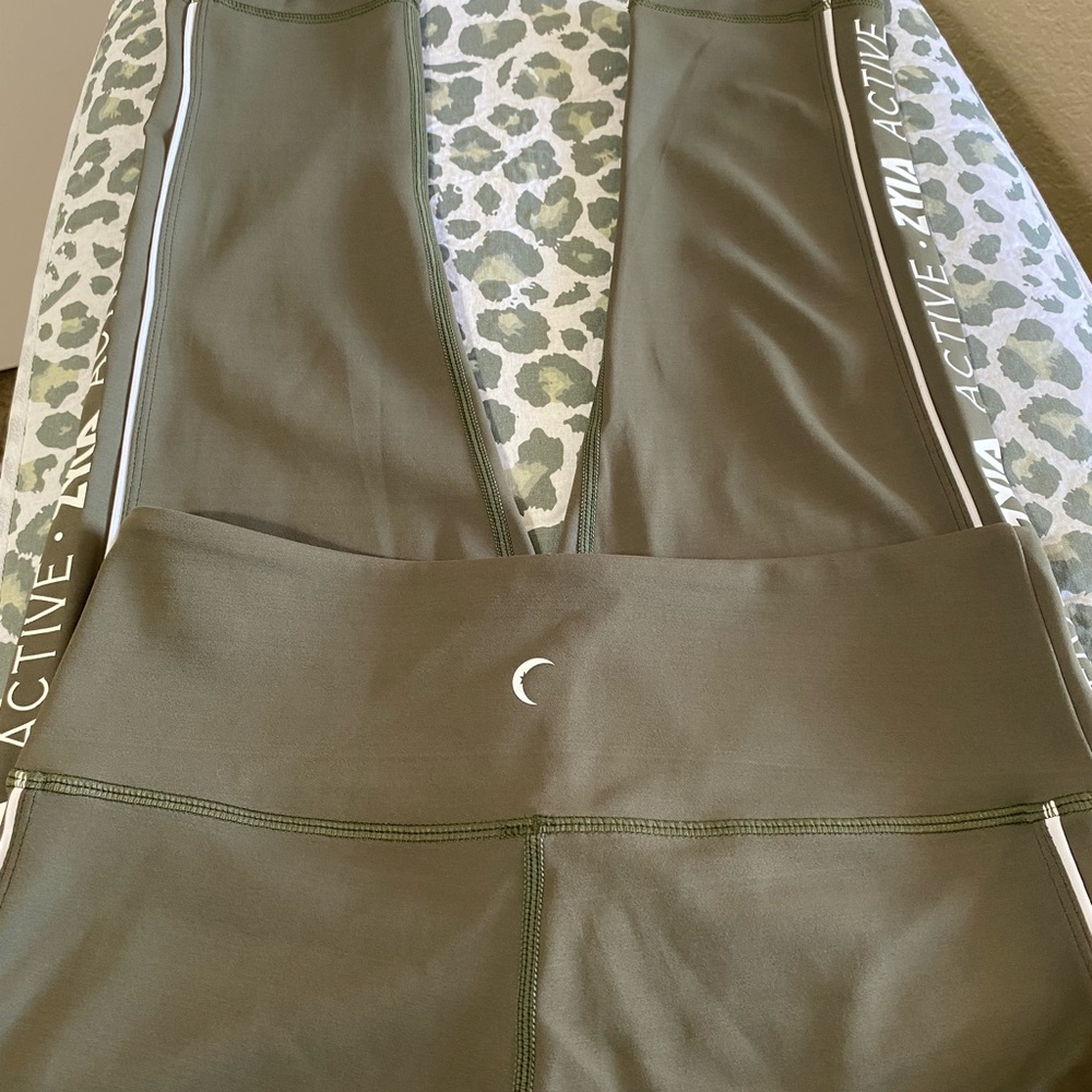 Zyia Active High Waist Capri Pants Sz8/10